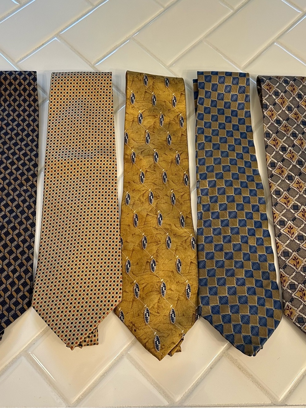 Men’s silk tie lot of (7) blues browns tans various brands Beene blass vanheusen